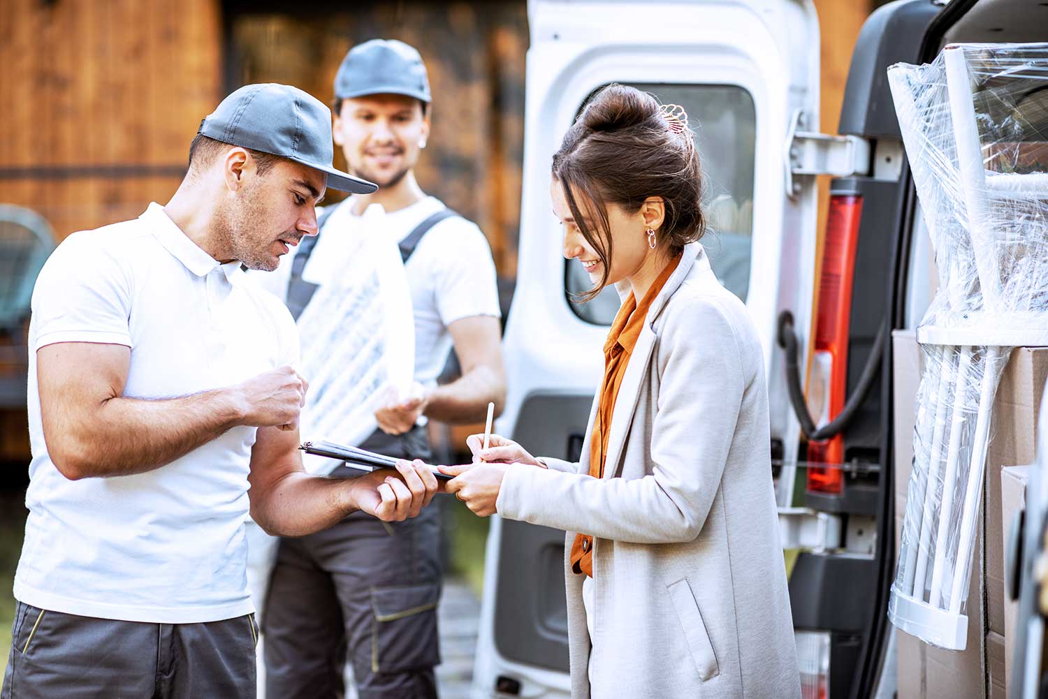 El equipo de Servimatic recoge el material de hostelería alquilado tras la finalización de un evento.